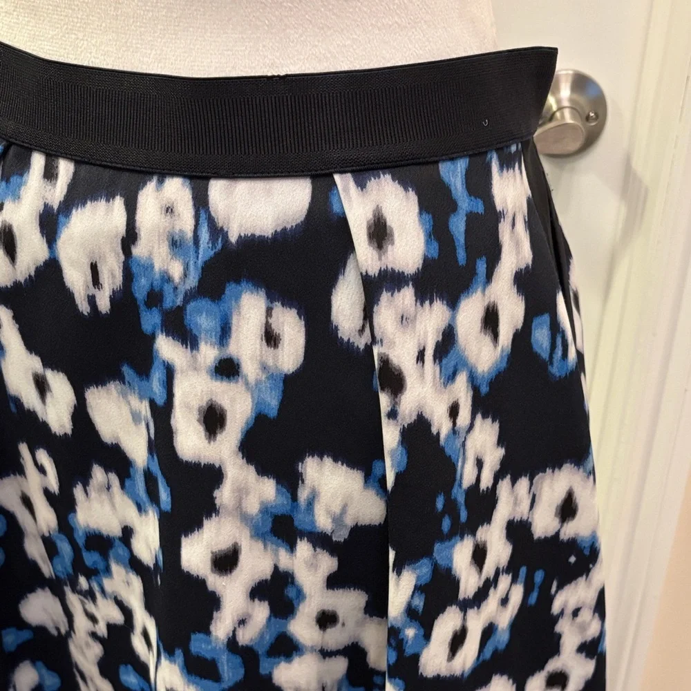 Ellen Tracy Floral Floral Midi Skirt - Pockets - Pleated, Lined, Black Blue